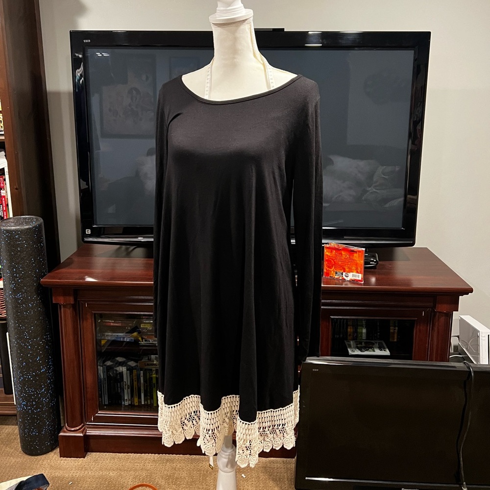 Miin dress. Black with lace. Large